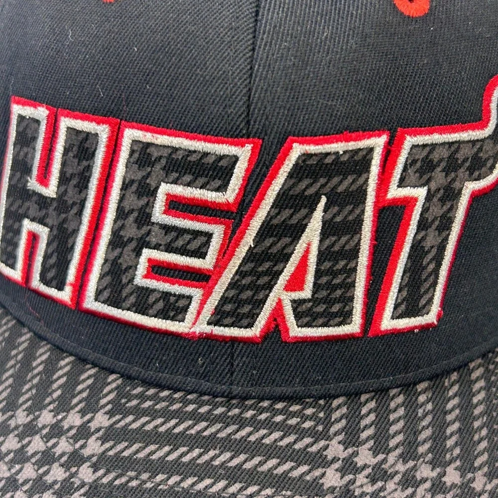 Miami Heat NBA Mens Black Adidas 210 Fitted Hat Houndstooth Brim 7 1/4 - 7 5/8